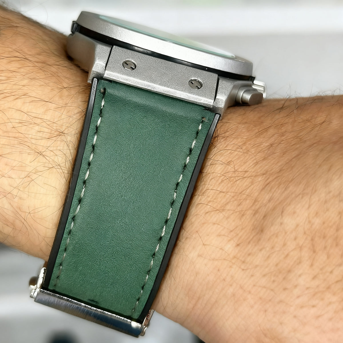 Reloj elegante para hombre color verde